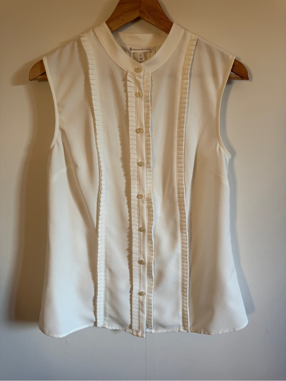Brooks Brothers White Sleeveless Blouse Pintuck Button Front Size 6